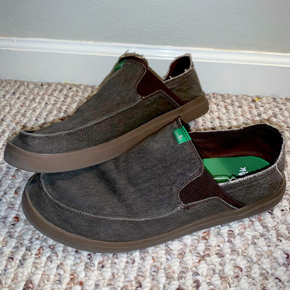 Men’s SANUK slip on sneakers